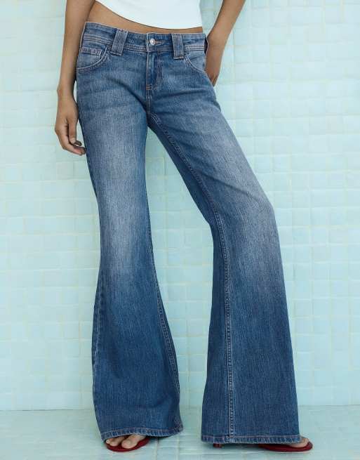 Bershka Embroidered low-rise flared jeans in mid blue, 4 of 5