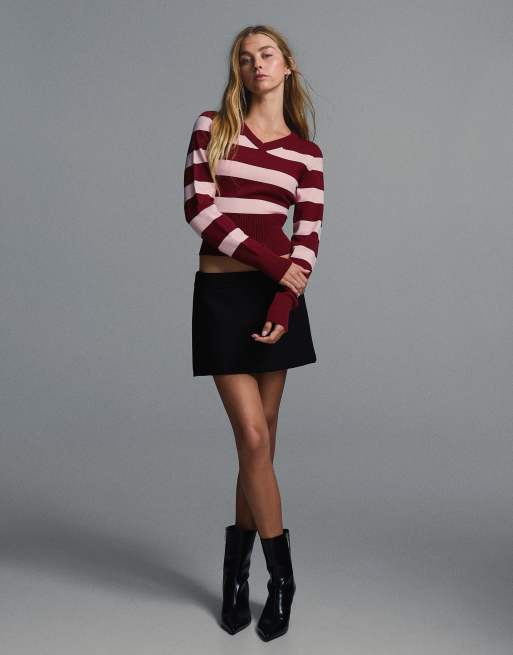 Bershka Embroidered v-neck jumper in burgundy, 2 of 5
