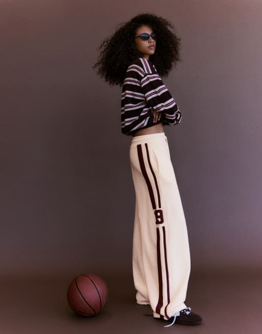 Bershka Embroidered wide-leg plush trousers in ecru, 2 of 5