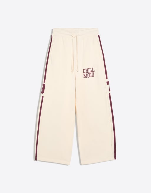 Bershka Embroidered wide-leg plush trousers in ecru, 5 of 5