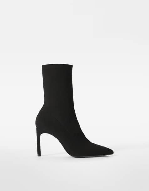 Bershka – Eng anliegende Ankle Boots in Schwarz mit hohem Absatz - view 1