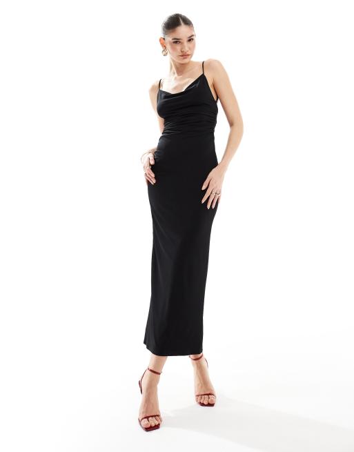 Bershka – Eng anliegendes Maxikleid in Schwarz mit Wasserfallkragen