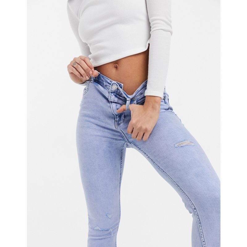 Bershka – Enge Jeans in Hellblau mit Zierrissen und hohem Bund