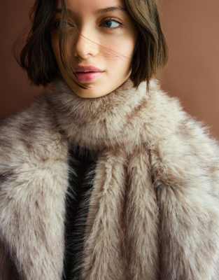 Bershka - Étole en fausse fourrure - Écru-Blanc