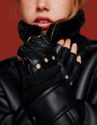 Bershka - Fäustlinge aus Kunstleder in Schwarz