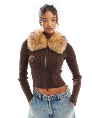 faux fur collar zip up knit top in brown