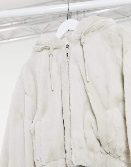 Fluffy hot sale jacket bershka