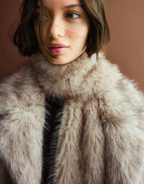 Bershka Faux fur stole in ecru - view 1