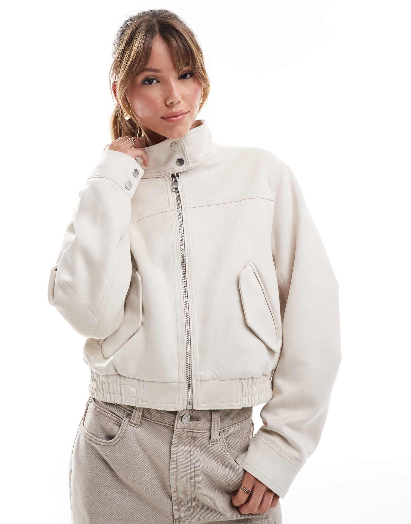 Куртка из искусственной замши Bershka цвета экрю 10190₽