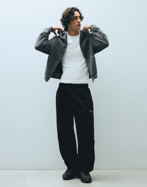 Bershka felpa con cappuccio nera con borchie e zip, 4 di 5