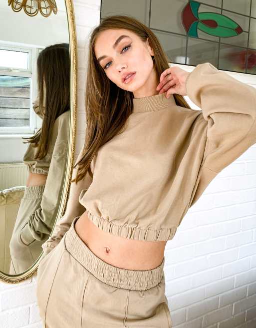 Bershka Coordinato con felpa corta e joggers con fondo ampio