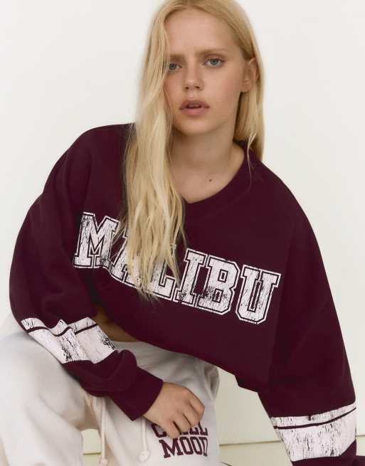 Bershka felpa corta girocollo con stampa bordeaux, 2 di 5