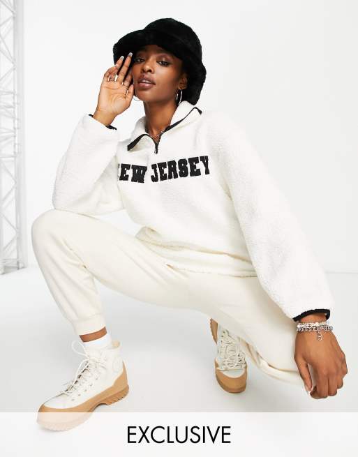 Bershka felpa bianca hot sale billie eilish