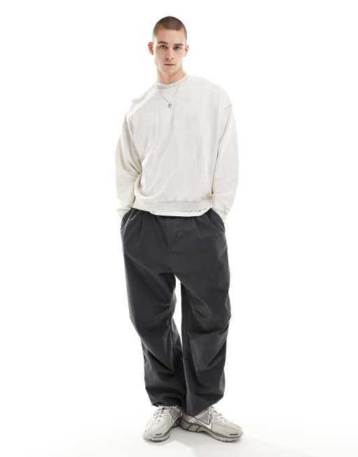 Bershka - Felpa oversize beige con ricamo tono su tono