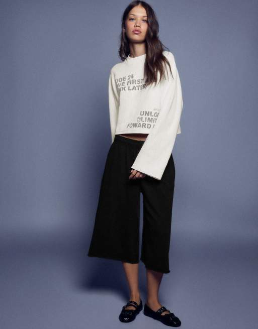 Bershka felpa stampata girocollo in ecru, 3 di 5