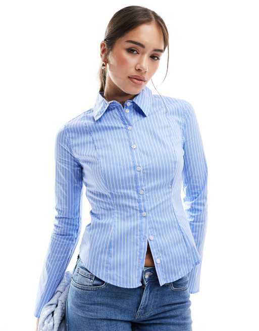 Bershka – Figurbetonte Hemdbluse mit blauen Streifen