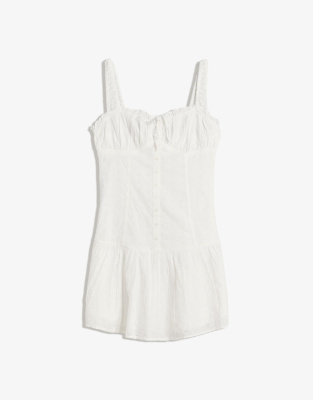 Bershka - Figurbetontes, besticktes Minikleid in Weiß mit Volant
