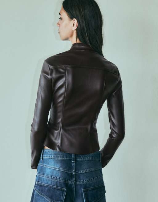 Bershka Fitted leather-effect zip-up shirt in brown, 3 of 5