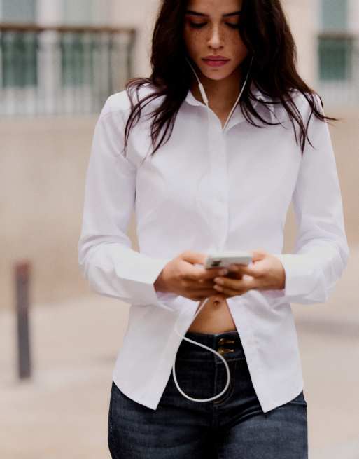 Bershka Fitted long-sleeved shirt in white, 4 of 5