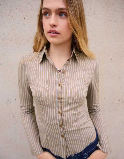 Bershka Fitted shirt with flared sleeves in camel, 2 of 4