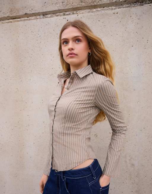 Bershka Fitted shirt with flared sleeves in camel, 4 of 4