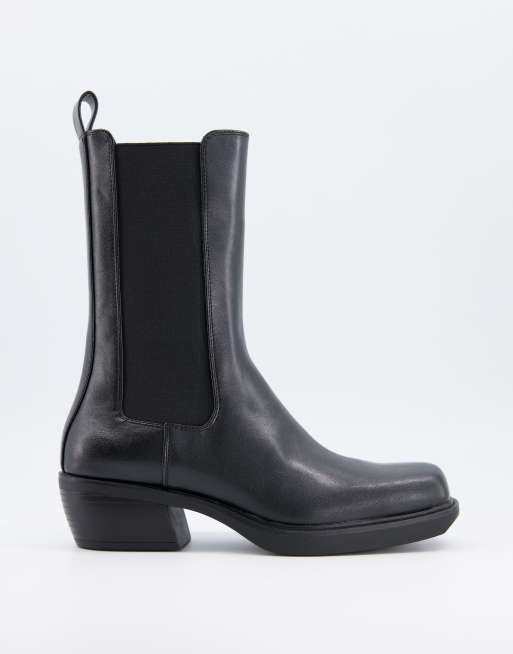 Bershka – Flache Cowboystiefel in Schwarz mit eckigem Zehenbereich