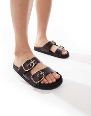 Bershka - Flache Sandalen in Braun mit Schnallendetail-Rot