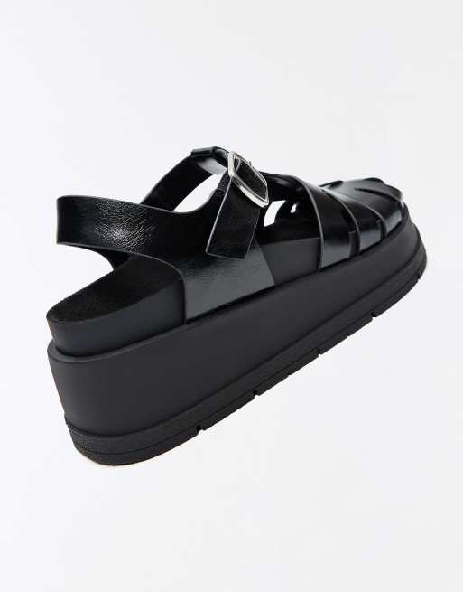 Bershka – Flache Sandalen in Schwarz mit Gitterdesign, 3 von 4