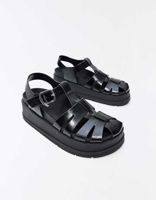 Bershka – Flache Sandalen in Schwarz mit Gitterdesign, 4 von 4