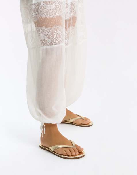 Bershka flade sandaler med tårem i guld - view 1