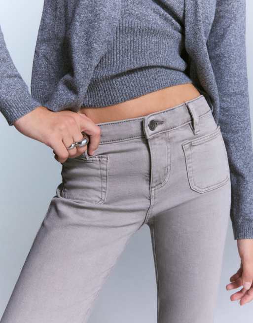 Bershka - Flare-broek met kleppen en zak in lichtgrijs, 4 van 4