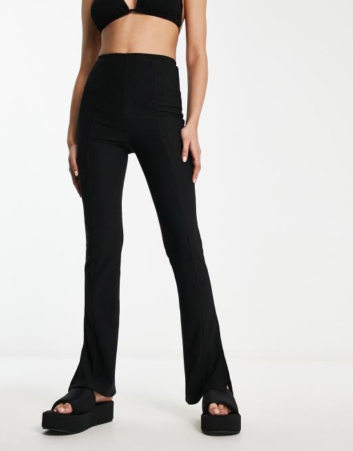Bershka - Flare-broek met splitjes in de zoom in zwart