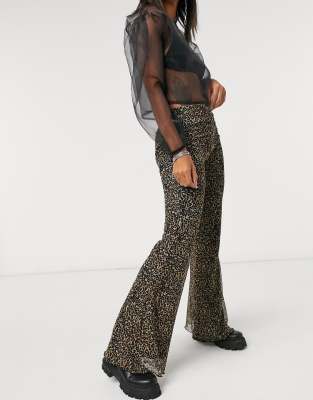 Bershka - Flare-broek van jersey met luipaardprint in bruin | ASOS