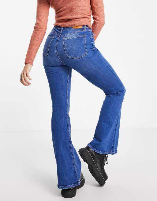 Bershka flare jean in medium blue | ASOS