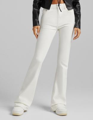 Bershka - Flare jeans in ecrug | ASOS