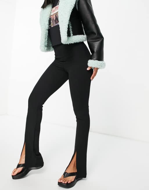Bershka - Flare met split aan de zoom in zwart