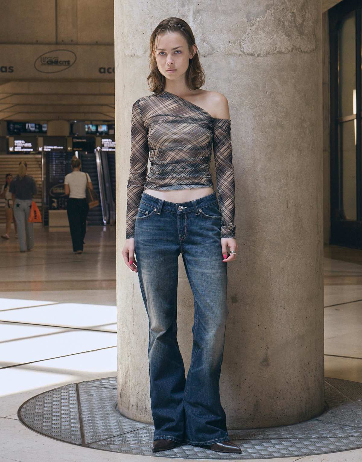Bershka Flared baggy jeans in mid blue