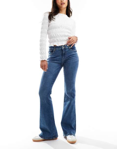 Bershka - Flared jeans met hoge taille in mid-wash blauw - view 1