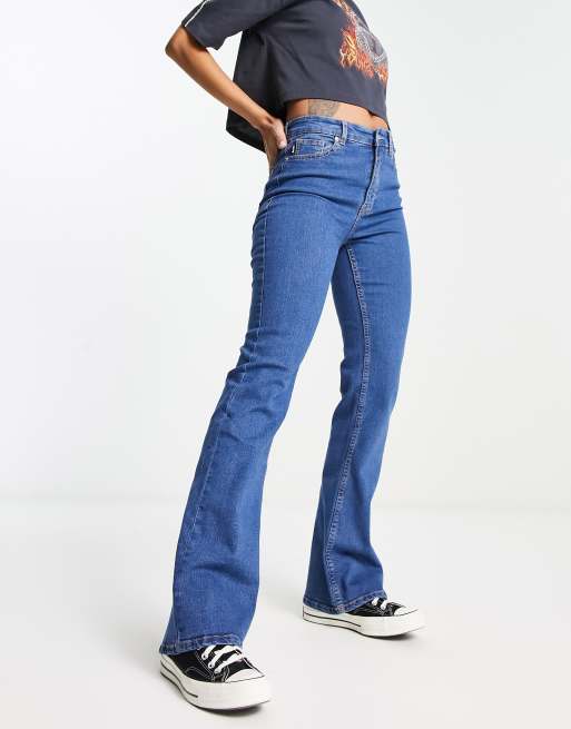 Bershka - Flared jeans met smalle pijpen in middenblauw