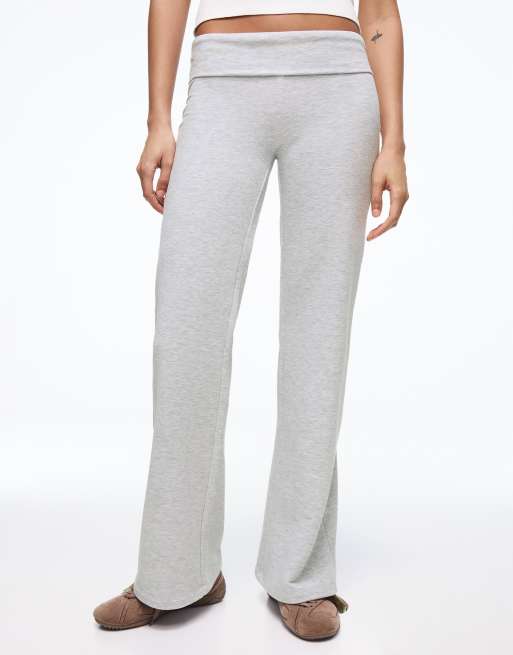 Bershka Flared plush trousers with patch in light grey, 2 of 4
