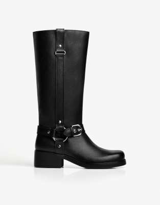  Flat biker boots 