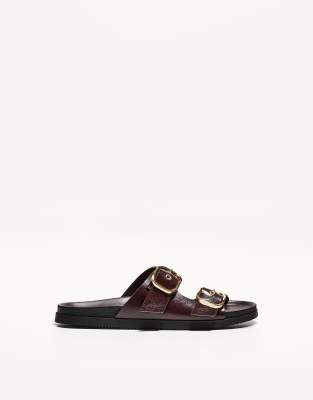  flat slider sandals with buckles in burgundy