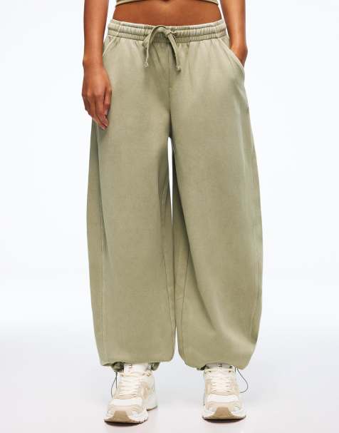 Bershka – Flauschige Barrel-Hose in Khaki mit Kordelstoppern - view 1