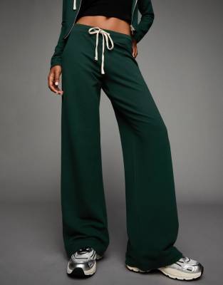Bershka - Flauschige Hose aus Jersey in Grün