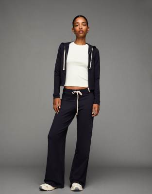 Bershka - Flauschige Hose aus Jersey in Marineblau