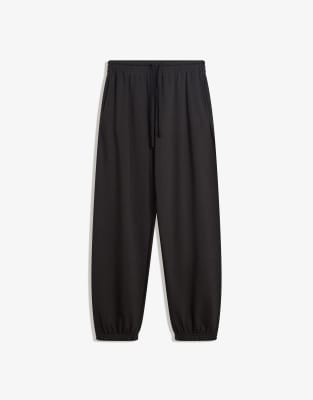 Bershka - Flauschige Jogginghose in Schwarz