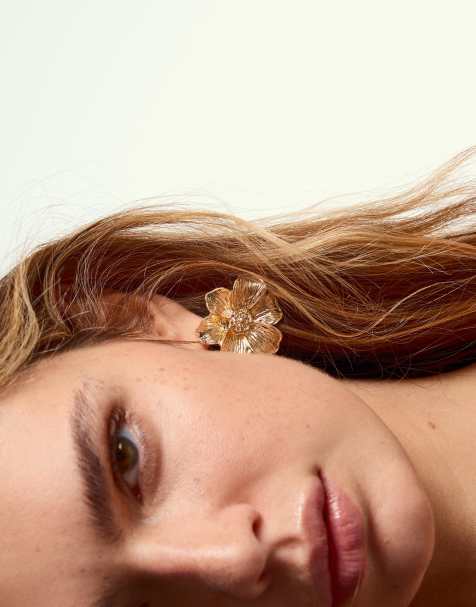 Bershka Flower earrings in gold - view 1