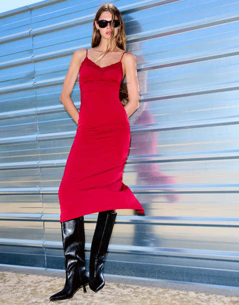 Bershka – Flowing Blonde – Midikleid aus Spitze in Rot - view 1