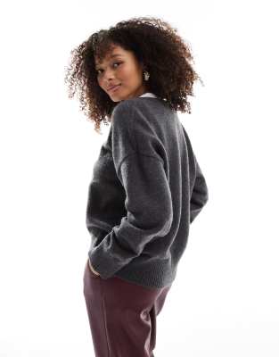 Bershka ダークグレー ニット Bershka fluffy v-neck sweater in gray heather | ASOS