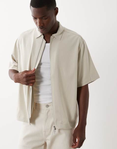 Bershka – Fluid – Kastiges, kurzärmliges Hemd in Sand - view 1